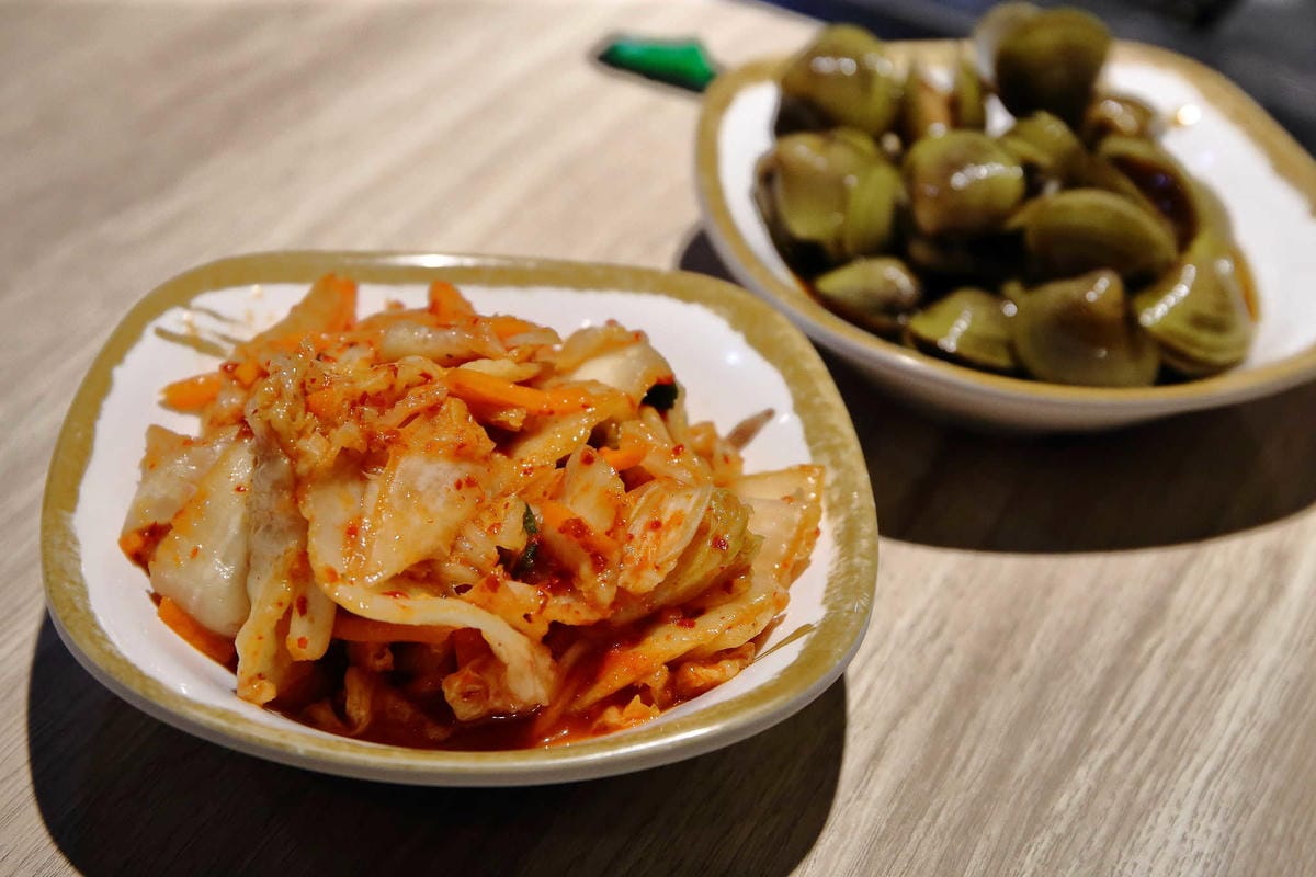 【食。台北】串殿〜市政府/串燒/韓式串燒。另類人氣韓國串烤，自動旋轉，烤焦out！