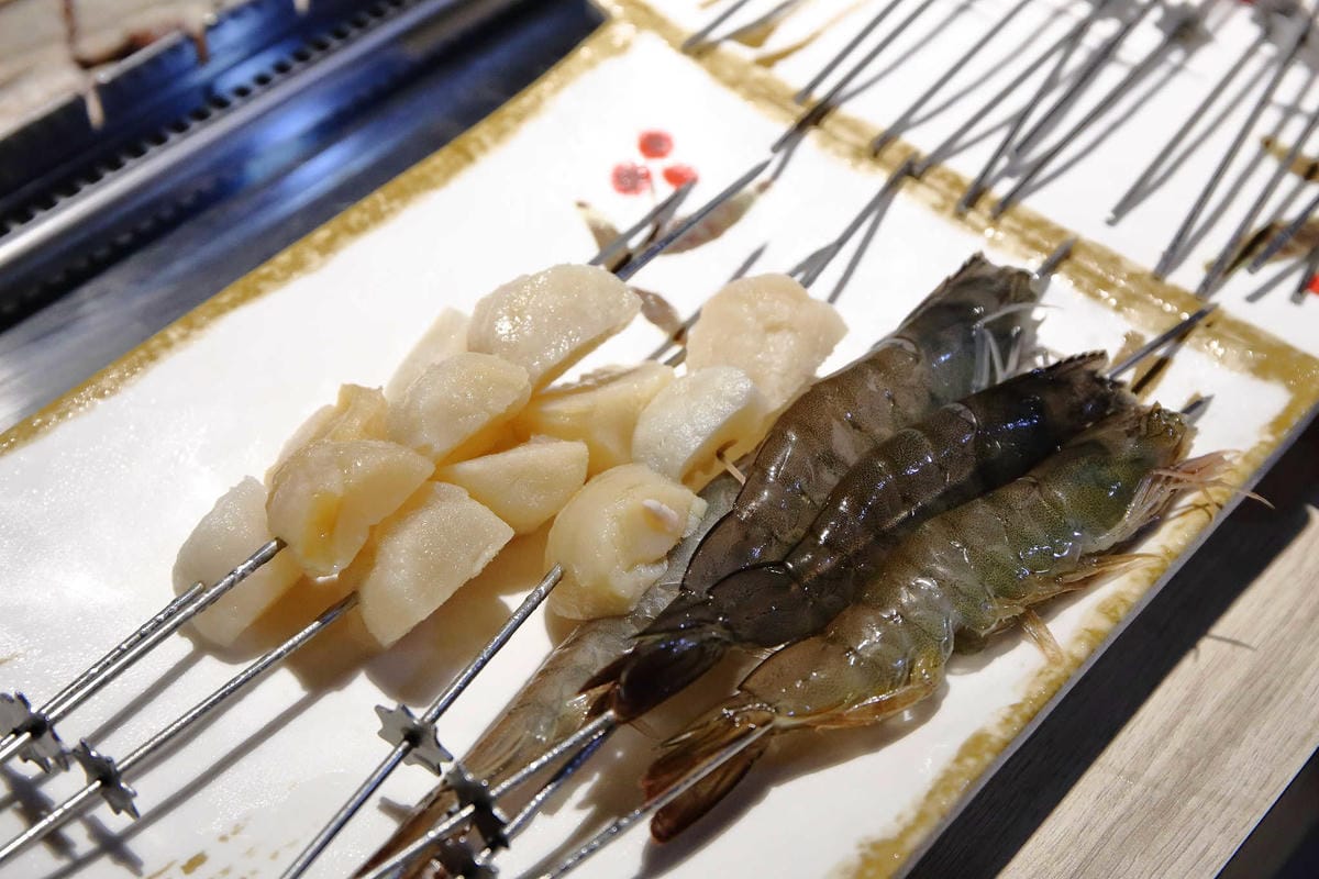 【食。台北】串殿〜市政府/串燒/韓式串燒。另類人氣韓國串烤，自動旋轉，烤焦out！