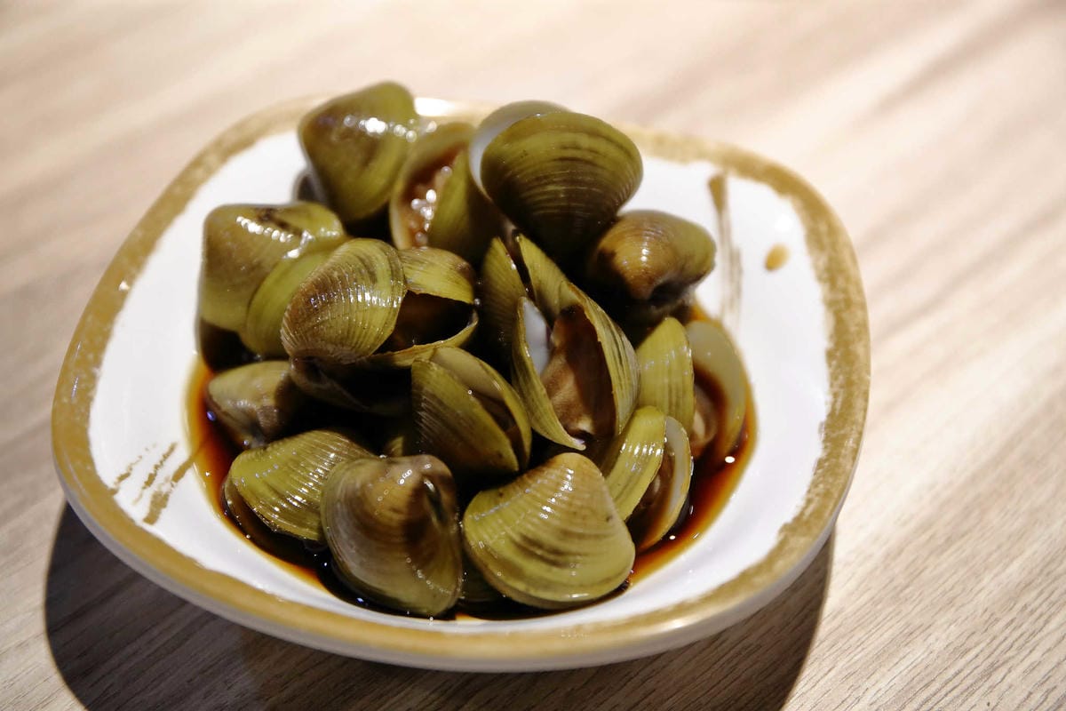 【食。台北】串殿〜市政府/串燒/韓式串燒。另類人氣韓國串烤，自動旋轉，烤焦out！