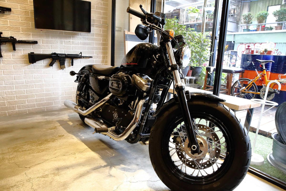 【食。台北】Chill burger 鬆飽〜忠孝復興/漢堡。讓人追著跑的知名餐車轉型，多汁美味愛吃漢堡者必吃！