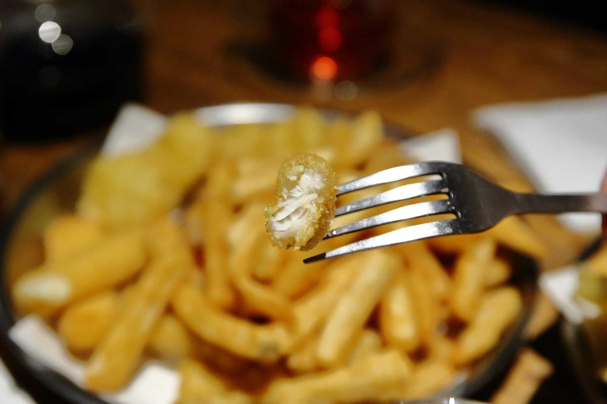 【食。台北】Chill burger 鬆飽〜忠孝復興/漢堡。讓人追著跑的知名餐車轉型，多汁美味愛吃漢堡者必吃！