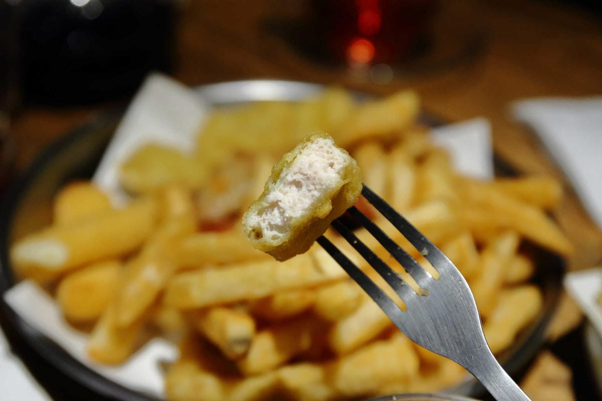 【食。台北】Chill burger 鬆飽〜忠孝復興/漢堡。讓人追著跑的知名餐車轉型，多汁美味愛吃漢堡者必吃！