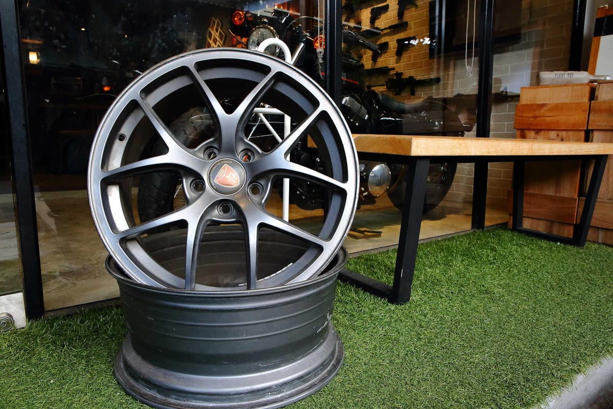 【食。台北】Chill burger 鬆飽〜忠孝復興/漢堡。讓人追著跑的知名餐車轉型，多汁美味愛吃漢堡者必吃！