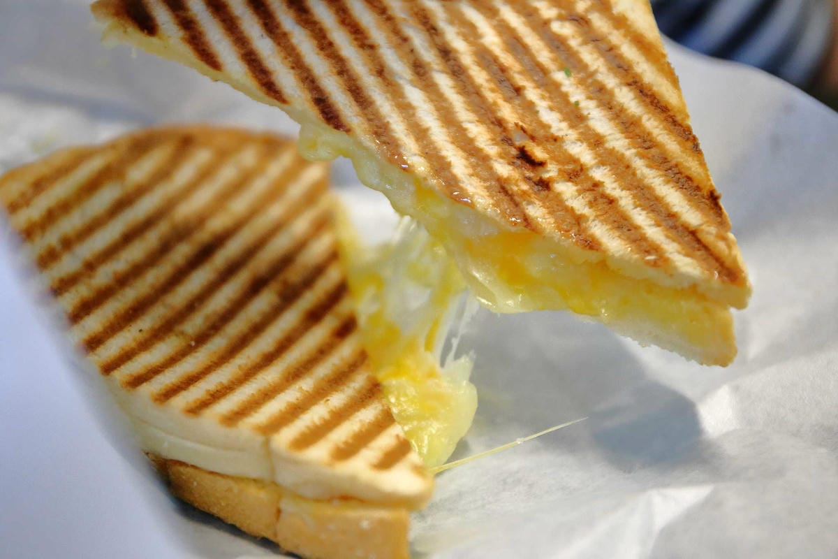 【食。萬華】金花碳烤吐司專賣〜台北人氣碳烤土司。西門町必吃早餐，起司控必看！不吃會後悔喲！