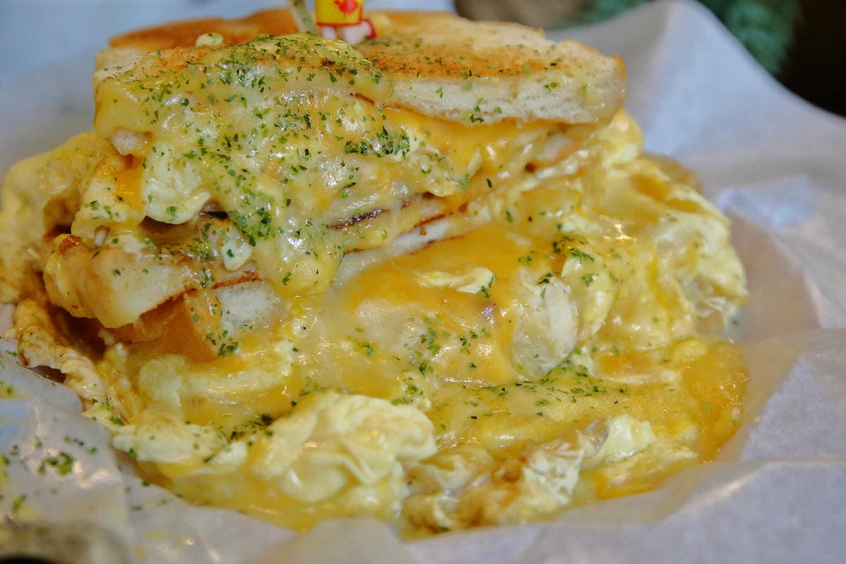 【食。萬華】金花碳烤吐司專賣〜台北人氣碳烤土司。西門町必吃早餐，起司控必看！不吃會後悔喲！