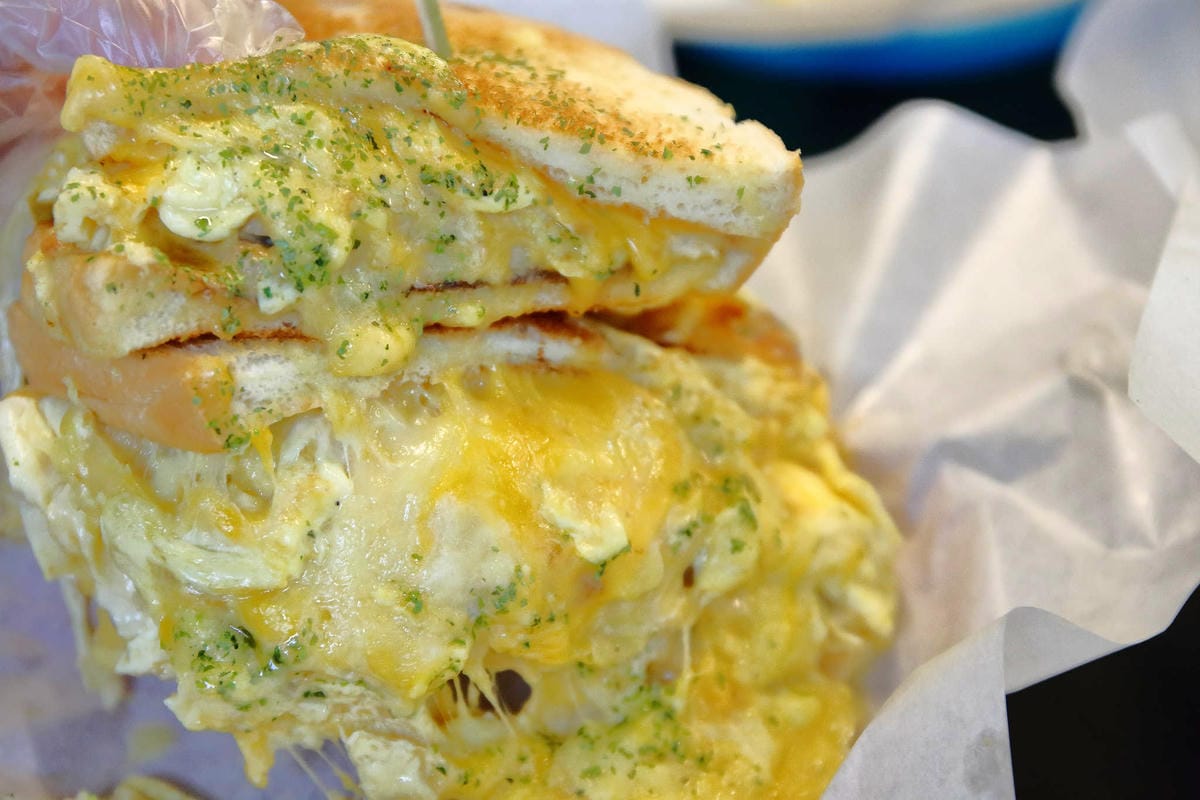 【食。萬華】金花碳烤吐司專賣〜台北人氣碳烤土司。西門町必吃早餐，起司控必看！不吃會後悔喲！