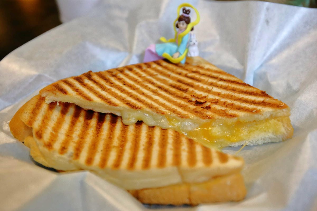 【食。萬華】金花碳烤吐司專賣〜台北人氣碳烤土司。西門町必吃早餐，起司控必看！不吃會後悔喲！