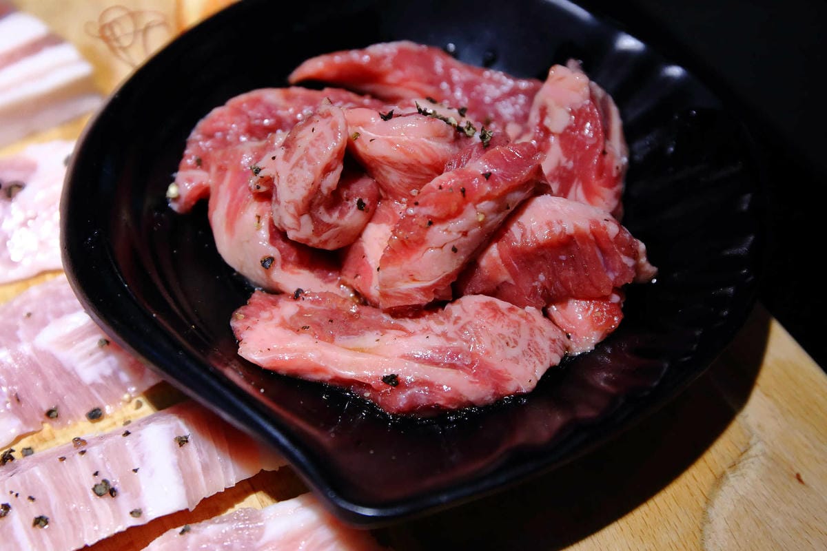 【食。台北】韓式烤肉終結王jihwaja〜忠孝敦化韓式烤肉。韓國人開的正宗燒烤店，歐巴幫你烤肉肉！