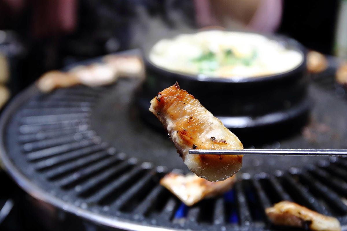 【食。台北】韓式烤肉終結王jihwaja〜忠孝敦化韓式烤肉。韓國人開的正宗燒烤店，歐巴幫你烤肉肉！