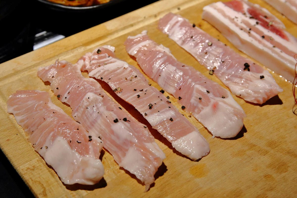 【食。台北】韓式烤肉終結王jihwaja〜忠孝敦化韓式烤肉。韓國人開的正宗燒烤店，歐巴幫你烤肉肉！