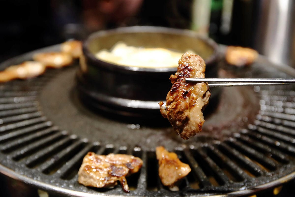 【食。台北】韓式烤肉終結王jihwaja〜忠孝敦化韓式烤肉。韓國人開的正宗燒烤店，歐巴幫你烤肉肉！