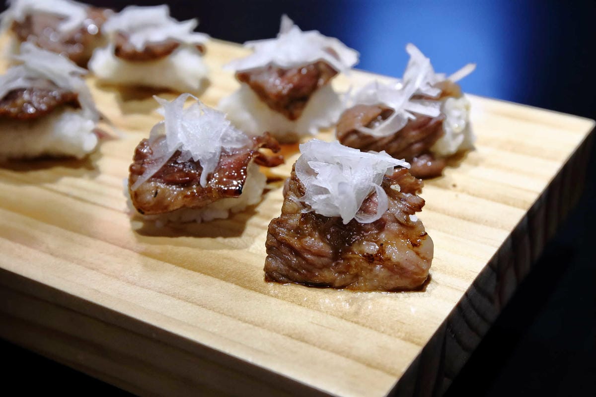 【食。台北】韓式烤肉終結王jihwaja〜忠孝敦化韓式烤肉。韓國人開的正宗燒烤店，歐巴幫你烤肉肉！