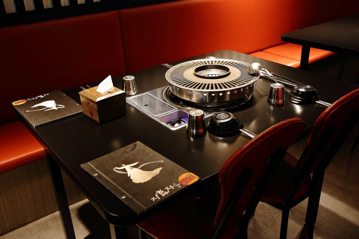 【食。台北】韓式烤肉終結王jihwaja〜忠孝敦化韓式烤肉。韓國人開的正宗燒烤店，歐巴幫你烤肉肉！