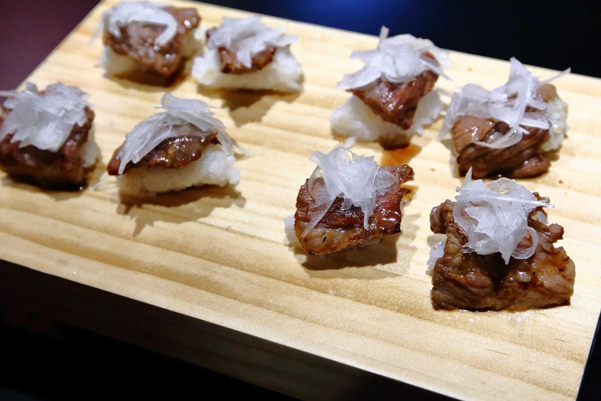 【食。台北】韓式烤肉終結王jihwaja〜忠孝敦化韓式烤肉。韓國人開的正宗燒烤店，歐巴幫你烤肉肉！