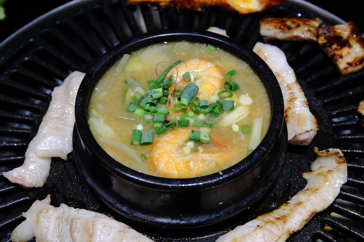 【食。台北】韓式烤肉終結王jihwaja〜忠孝敦化韓式烤肉。韓國人開的正宗燒烤店，歐巴幫你烤肉肉！