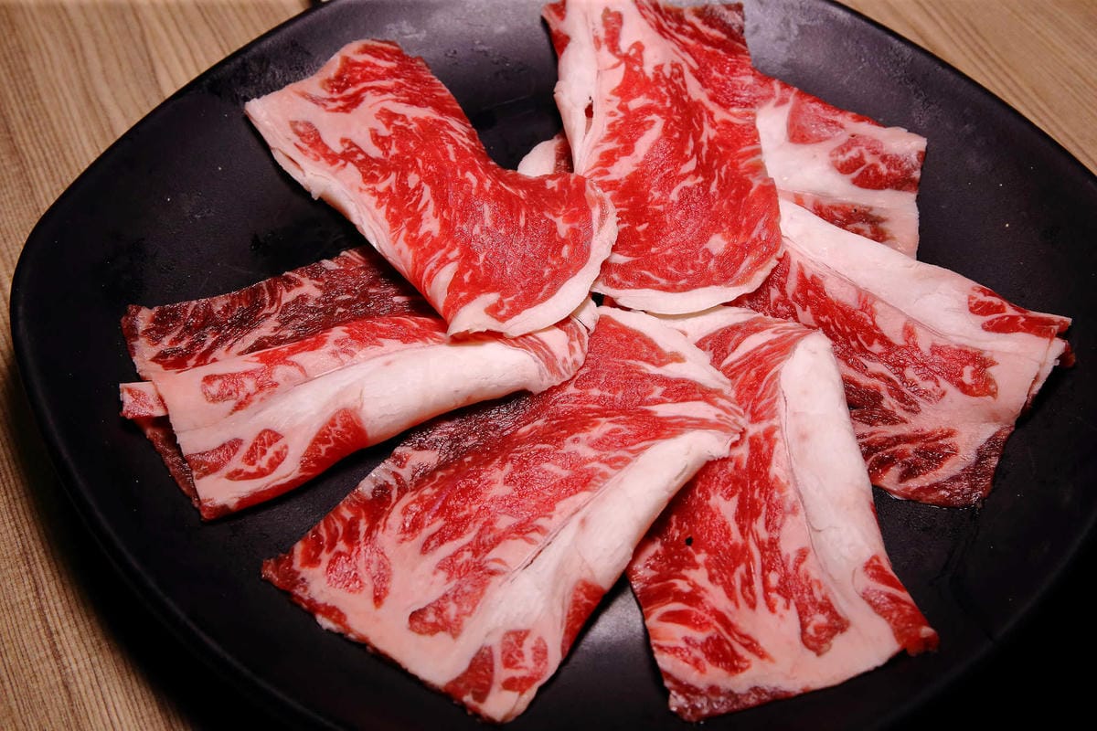 【食。中壢】健康主義精緻火鍋〜399元起平價壽喜燒吃到飽！野菜、頂級現切肉盤讓你吃到爽，CP值太高！(已歇業)