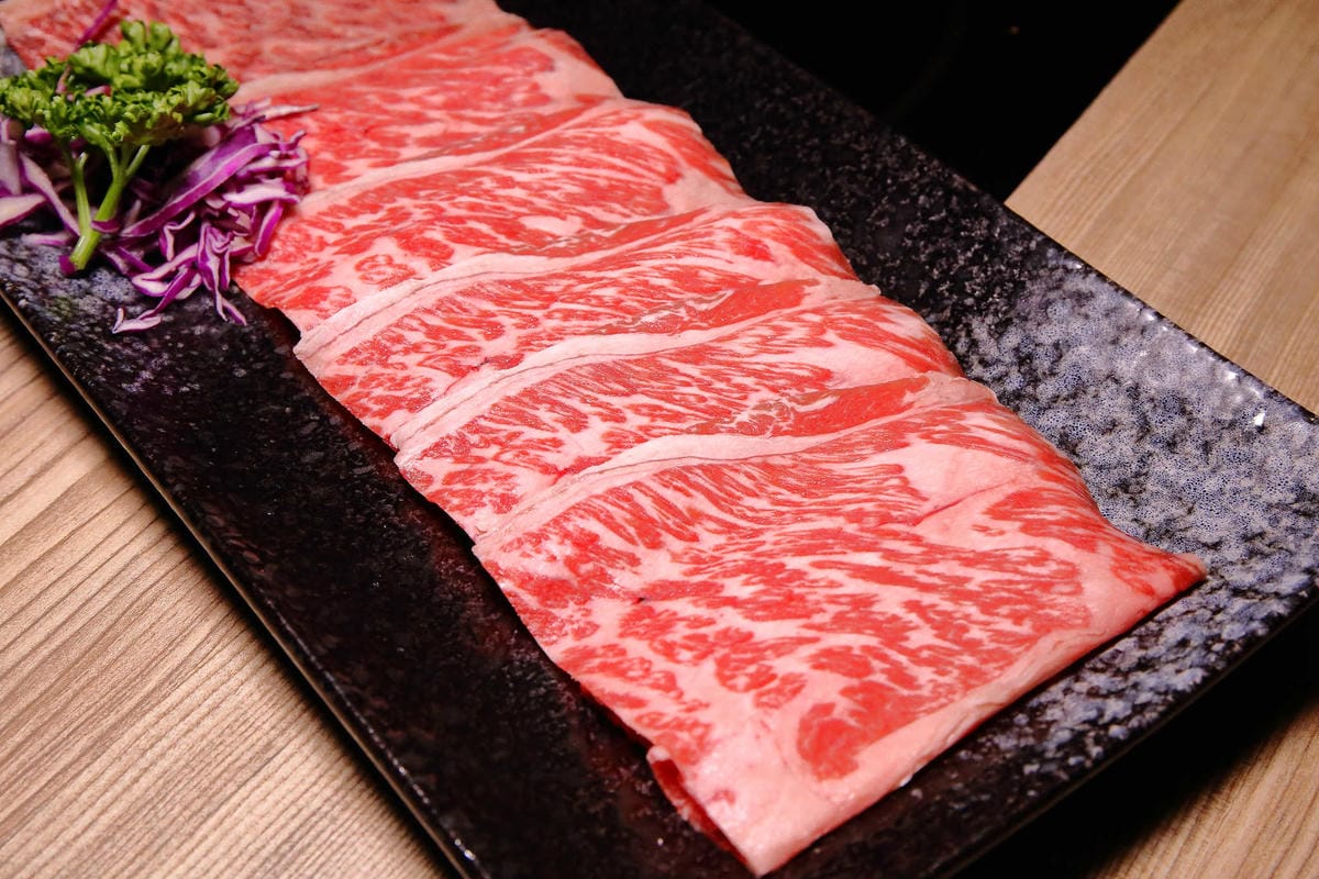 【食。中壢】健康主義精緻火鍋〜399元起平價壽喜燒吃到飽！野菜、頂級現切肉盤讓你吃到爽，CP值太高！(已歇業)