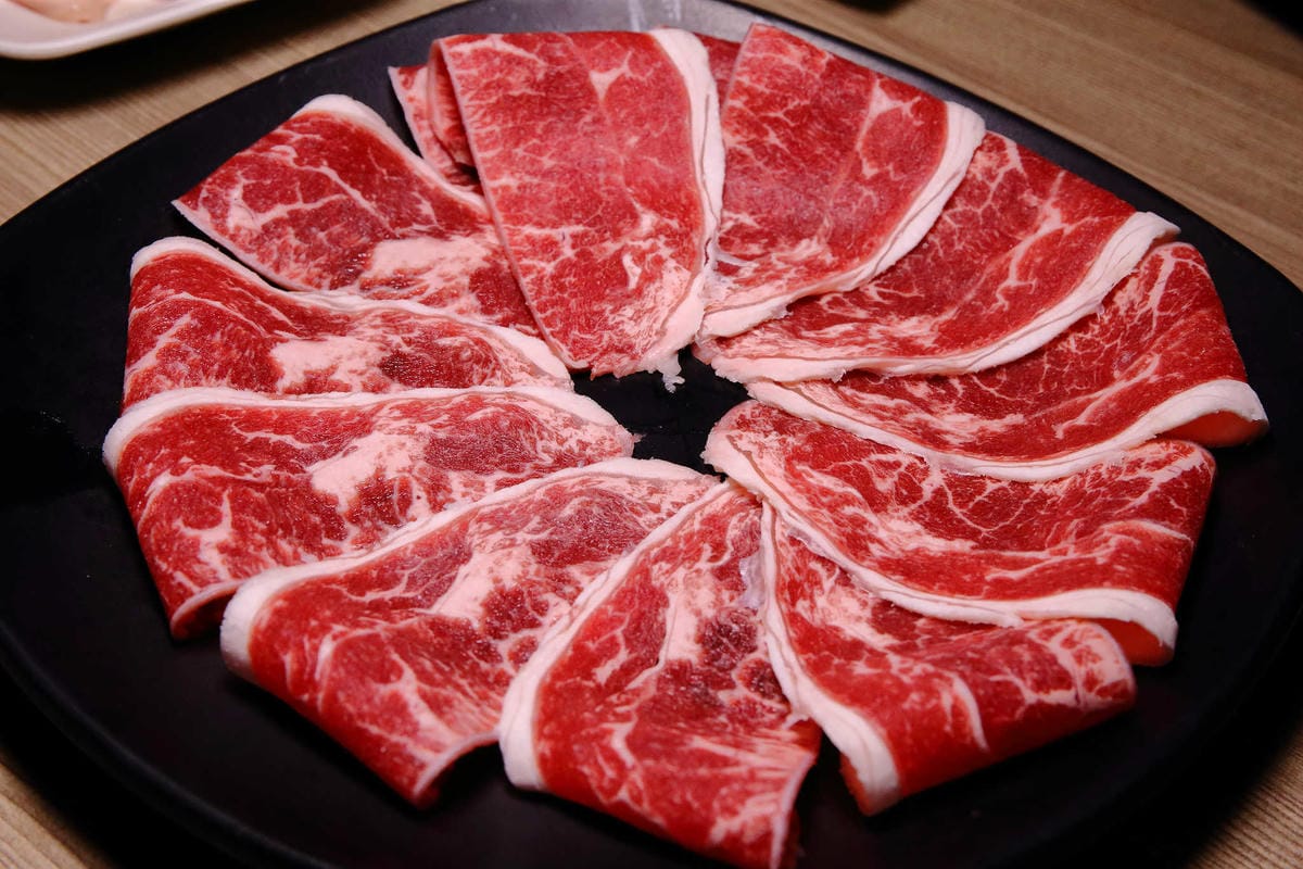 【食。中壢】健康主義精緻火鍋〜399元起平價壽喜燒吃到飽！野菜、頂級現切肉盤讓你吃到爽，CP值太高！(已歇業)