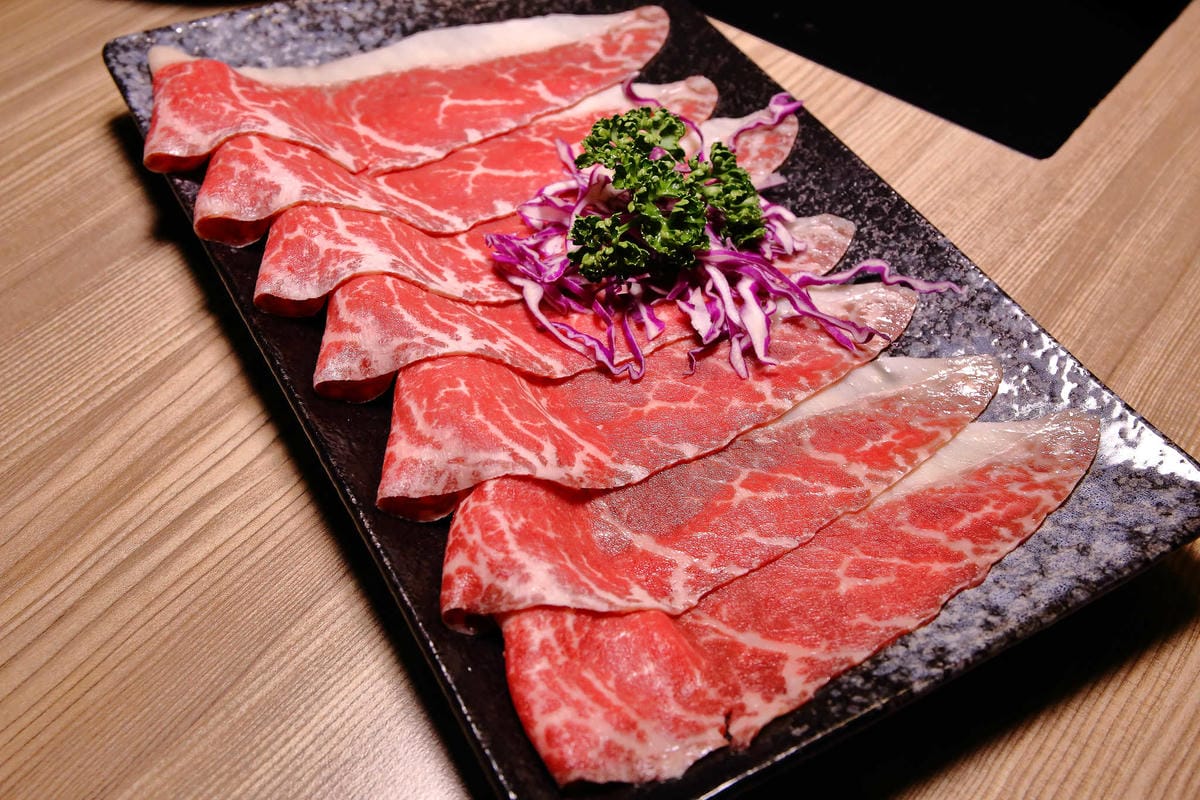 【食。中壢】健康主義精緻火鍋〜399元起平價壽喜燒吃到飽！野菜、頂級現切肉盤讓你吃到爽，CP值太高！(已歇業)