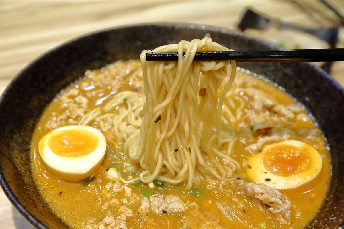 【食。永和】鬼匠拉麵〜94狂！傳說中比臉還大的鬼爪肋排拉麵！晚來吃不到…