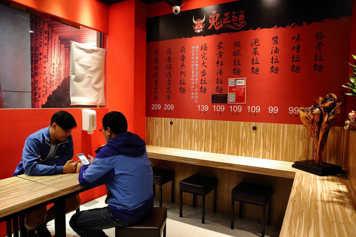 【食。永和】鬼匠拉麵〜94狂！傳說中比臉還大的鬼爪肋排拉麵！晚來吃不到…