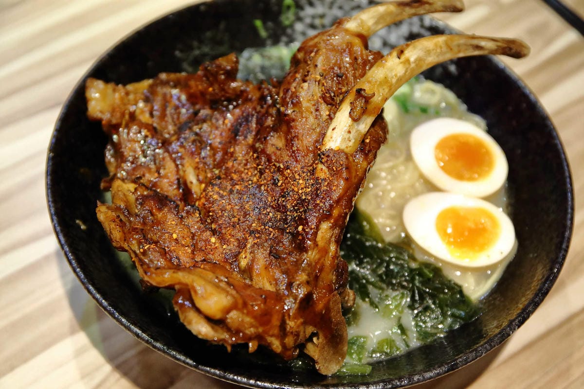 【食。永和】鬼匠拉麵〜94狂！傳說中比臉還大的鬼爪肋排拉麵！晚來吃不到…