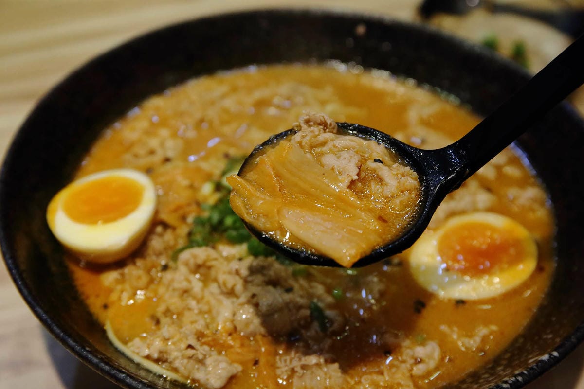 【食。永和】鬼匠拉麵〜94狂！傳說中比臉還大的鬼爪肋排拉麵！晚來吃不到…