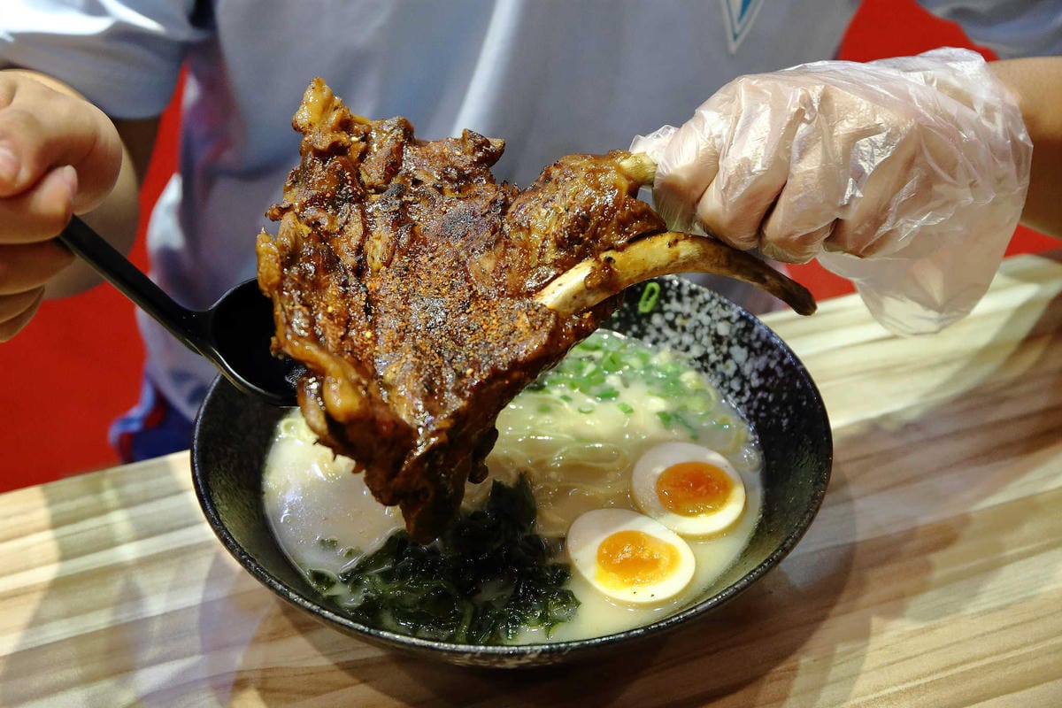 【食。永和】鬼匠拉麵〜94狂！傳說中比臉還大的鬼爪肋排拉麵！晚來吃不到…