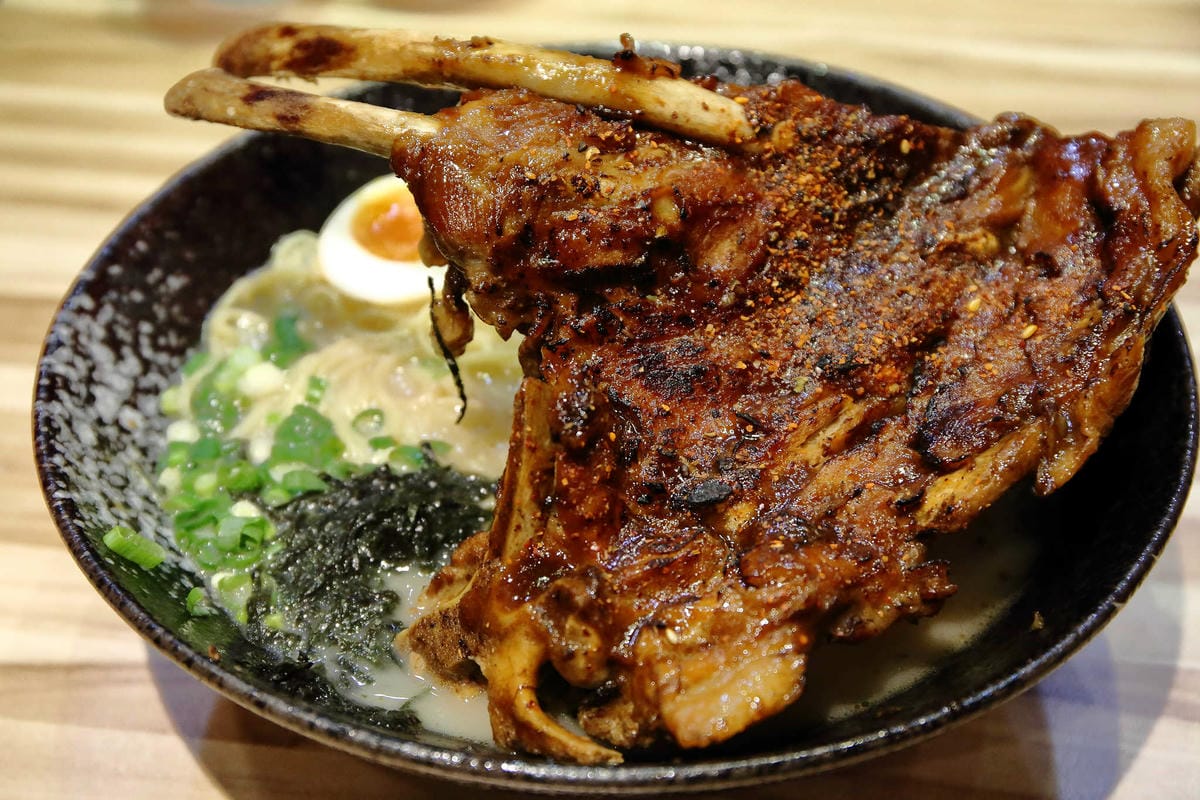 【食。永和】鬼匠拉麵〜94狂！傳說中比臉還大的鬼爪肋排拉麵！晚來吃不到…