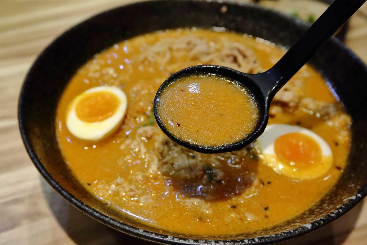 【食。永和】鬼匠拉麵〜94狂！傳說中比臉還大的鬼爪肋排拉麵！晚來吃不到…