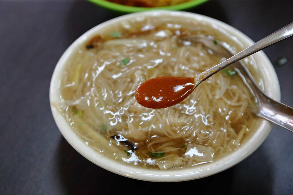 【食。永和】同安街麵線羹-永和保平〜台北排隊銅板美食，30年最難忘的滋味，激推麵線羹x臭豆腐