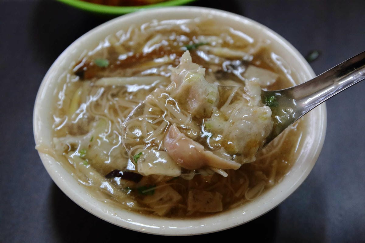 【食。永和】同安街麵線羹-永和保平〜台北排隊銅板美食，30年最難忘的滋味，激推麵線羹x臭豆腐