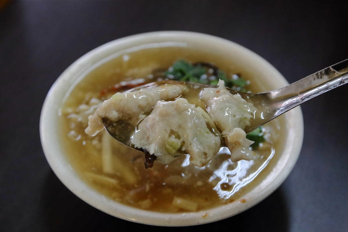 【食。永和】同安街麵線羹-永和保平〜台北排隊銅板美食，30年最難忘的滋味，激推麵線羹x臭豆腐