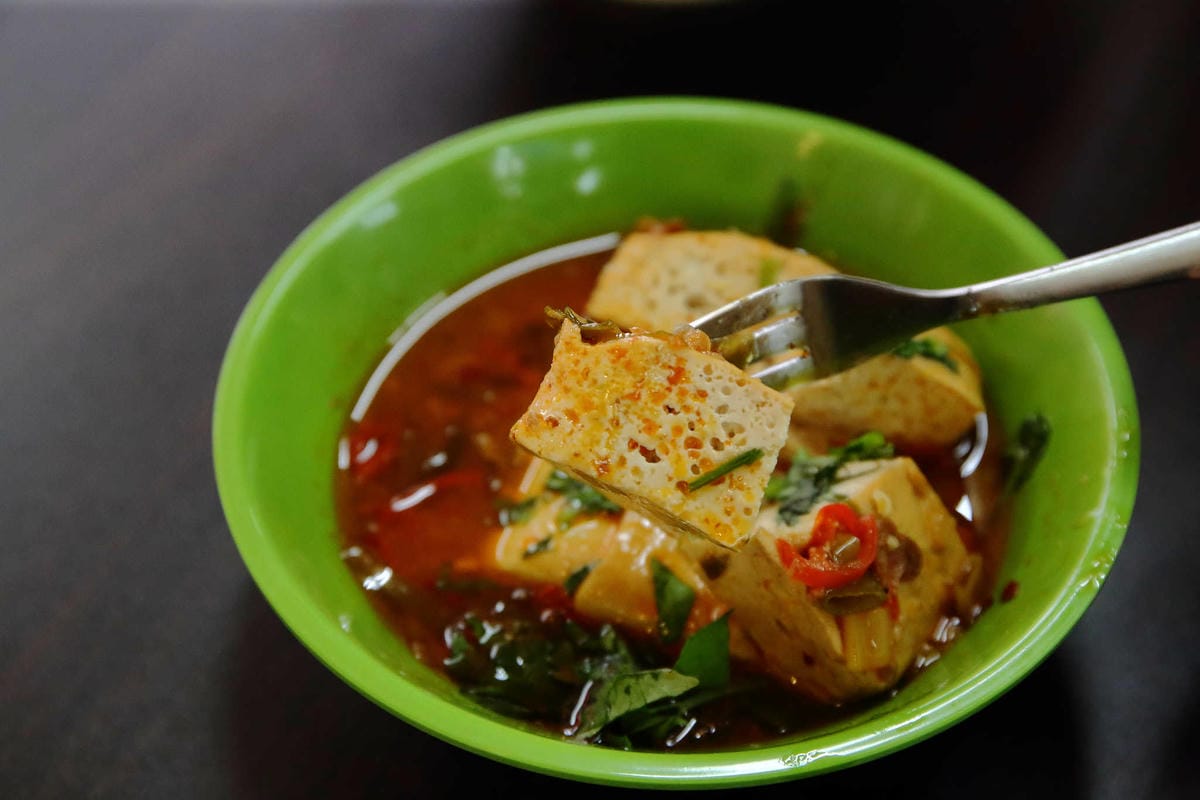 【食。永和】同安街麵線羹-永和保平〜台北排隊銅板美食，30年最難忘的滋味，激推麵線羹x臭豆腐