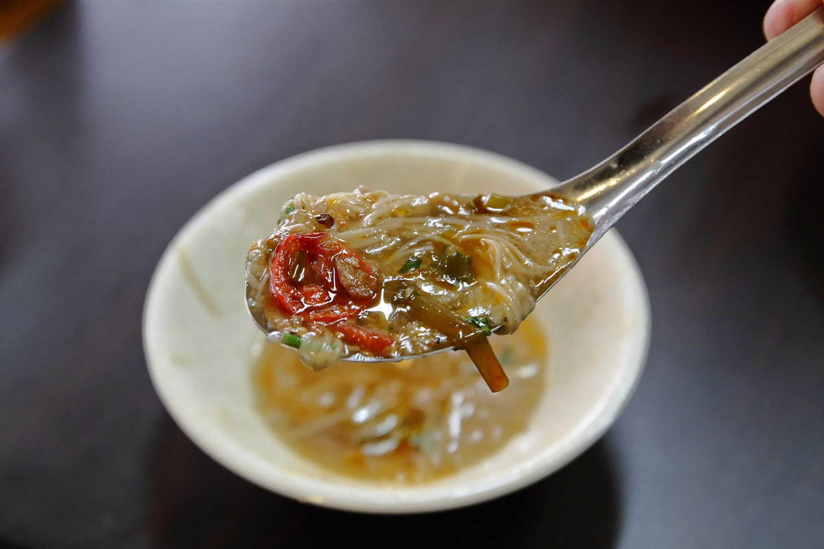 【食。永和】同安街麵線羹-永和保平〜台北排隊銅板美食，30年最難忘的滋味，激推麵線羹x臭豆腐