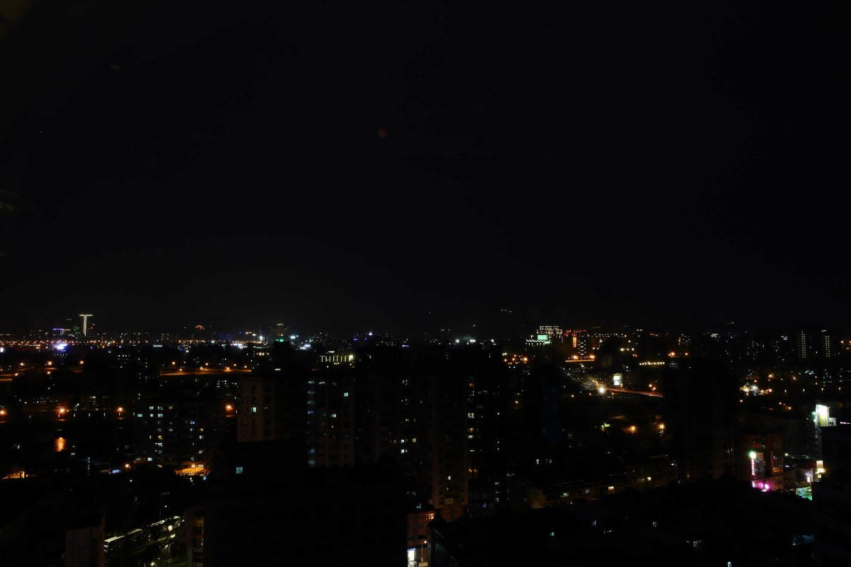 【食。台北】Que原木燒烤餐廳〜amba台北松山意舍酒店。最美麗的夜景餐廳，約會餐廳推薦！