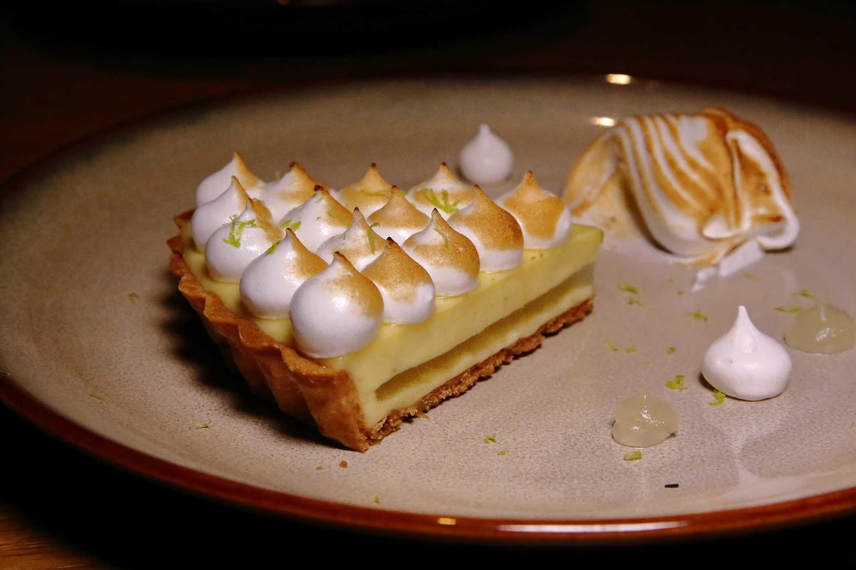 【食。台北】Que原木燒烤餐廳〜amba台北松山意舍酒店。最美麗的夜景餐廳，約會餐廳推薦！