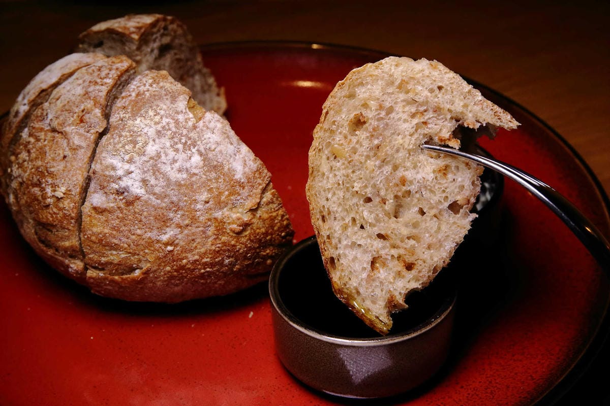 【食。台北】Que原木燒烤餐廳〜amba台北松山意舍酒店。最美麗的夜景餐廳，約會餐廳推薦！