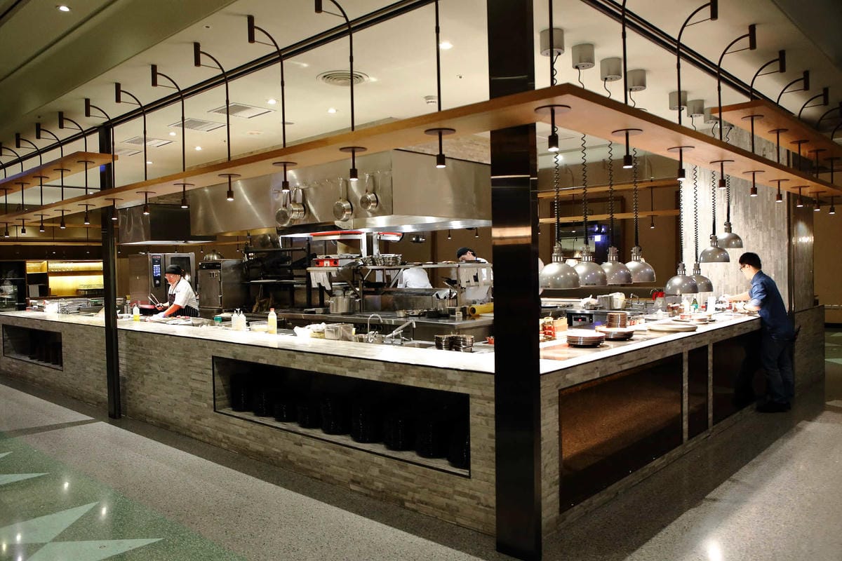 【食。台北】Que原木燒烤餐廳〜amba台北松山意舍酒店。最美麗的夜景餐廳，約會餐廳推薦！