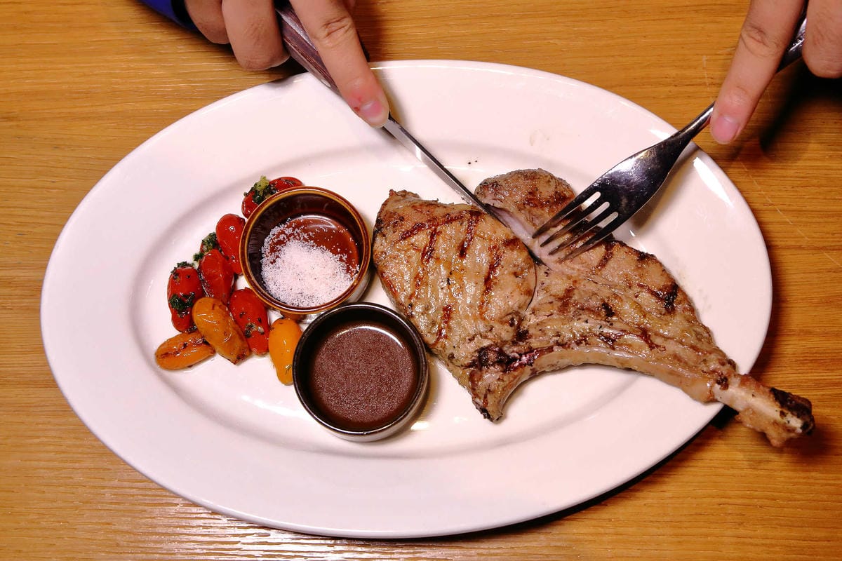 【食。台北】Que原木燒烤餐廳〜amba台北松山意舍酒店。最美麗的夜景餐廳，約會餐廳推薦！