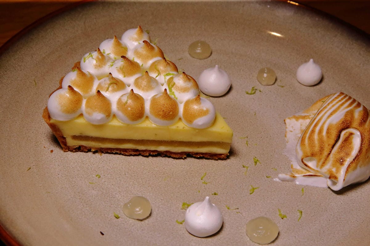 【食。台北】Que原木燒烤餐廳〜amba台北松山意舍酒店。最美麗的夜景餐廳，約會餐廳推薦！