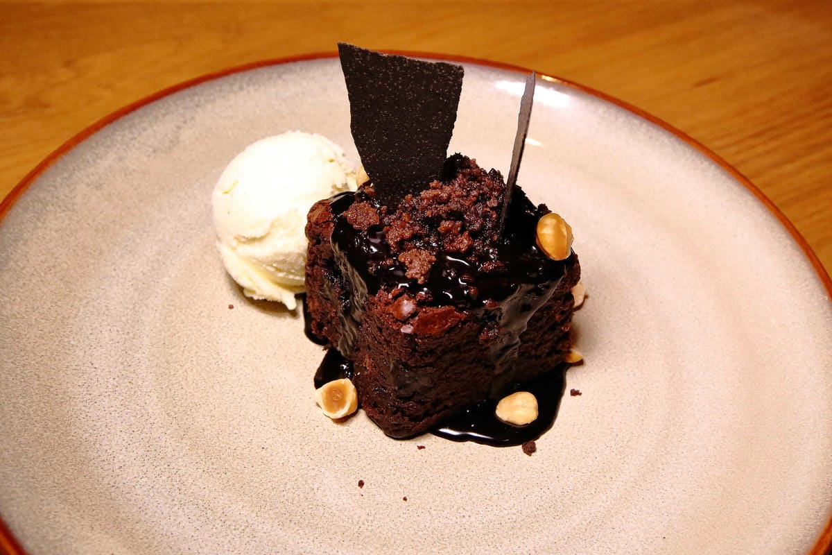 【食。台北】Que原木燒烤餐廳〜amba台北松山意舍酒店。最美麗的夜景餐廳，約會餐廳推薦！