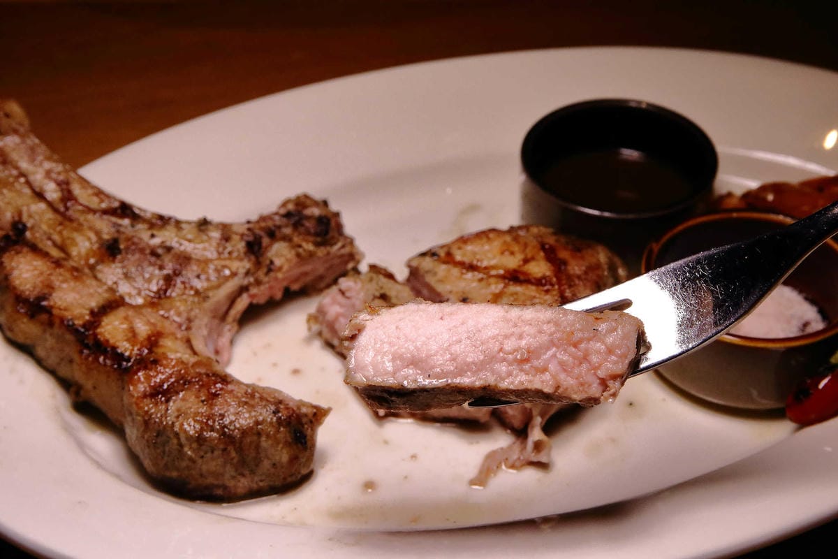 【食。台北】Que原木燒烤餐廳〜amba台北松山意舍酒店。最美麗的夜景餐廳，約會餐廳推薦！