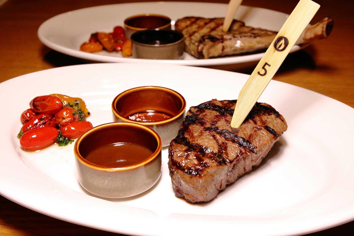 【食。台北】Que原木燒烤餐廳〜amba台北松山意舍酒店。最美麗的夜景餐廳，約會餐廳推薦！