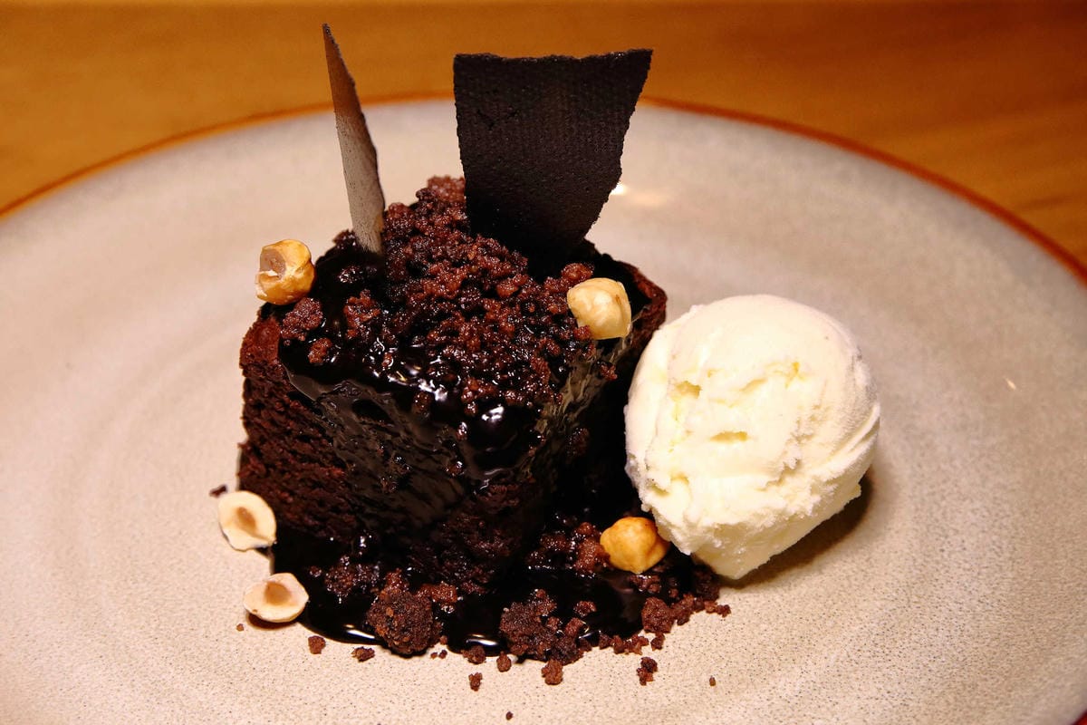 【食。台北】Que原木燒烤餐廳〜amba台北松山意舍酒店。最美麗的夜景餐廳，約會餐廳推薦！