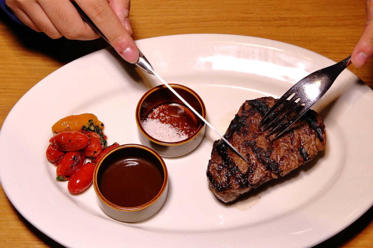 【食。台北】Que原木燒烤餐廳〜amba台北松山意舍酒店。最美麗的夜景餐廳，約會餐廳推薦！