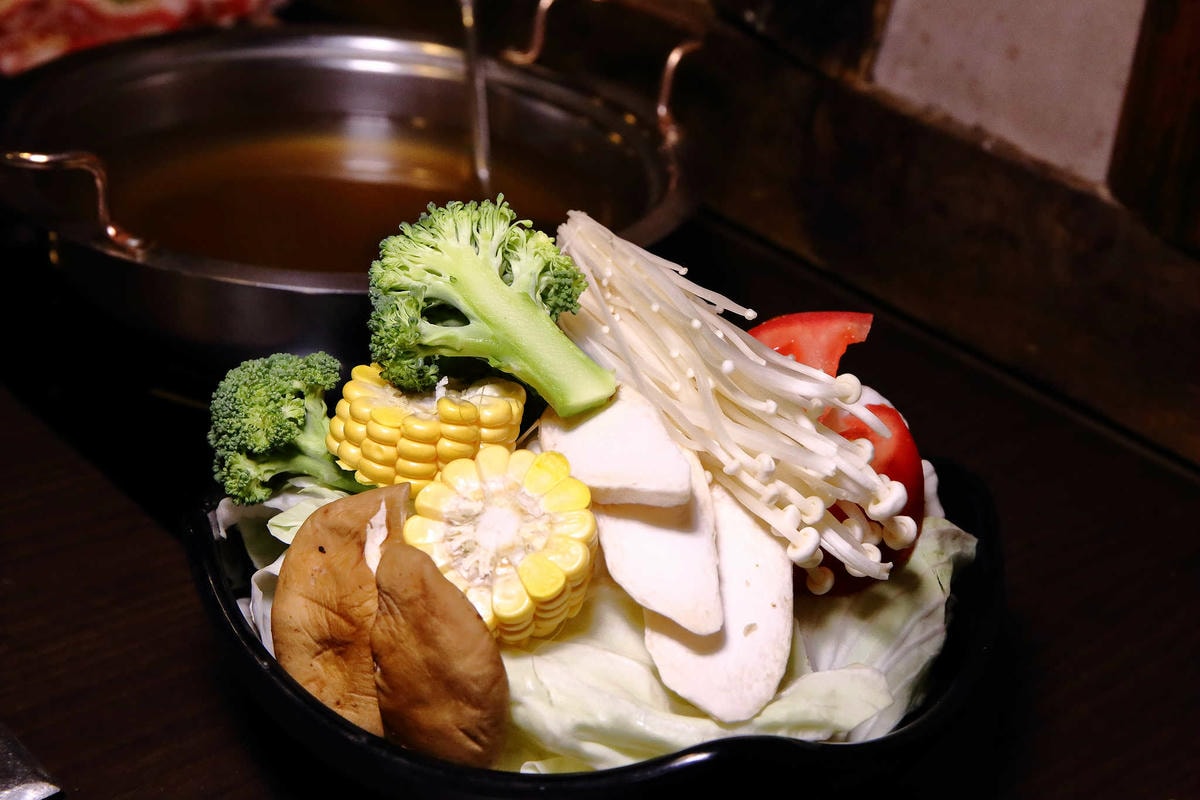 【食。內壢】一燒十味昭和園內壢省桃店〜桃園燒烤吃到飽推薦。懷舊復古主題餐廳,無肉不歡,肉食控必訪!