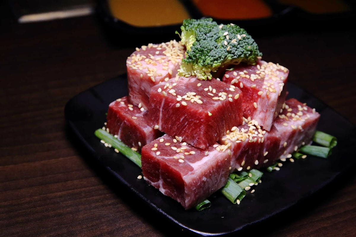 【食。內壢】一燒十味昭和園內壢省桃店〜桃園燒烤吃到飽推薦。懷舊復古主題餐廳,無肉不歡,肉食控必訪!