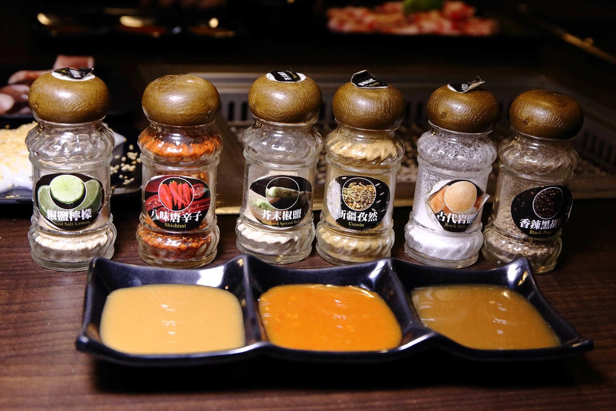 【食。內壢】一燒十味昭和園內壢省桃店〜桃園燒烤吃到飽推薦。懷舊復古主題餐廳,無肉不歡,肉食控必訪!