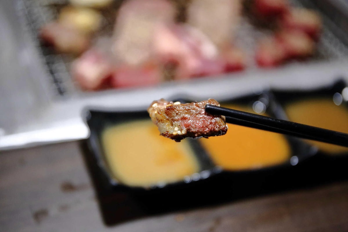 【食。內壢】一燒十味昭和園內壢省桃店〜桃園燒烤吃到飽推薦。懷舊復古主題餐廳,無肉不歡,肉食控必訪!